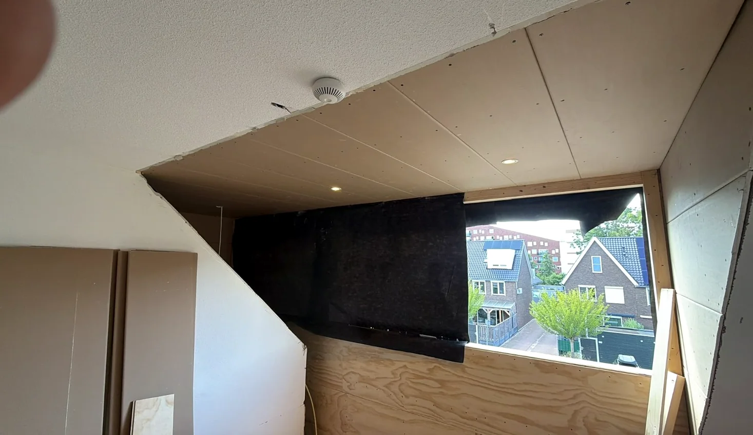 Houten constructie tijdens de uitvoering